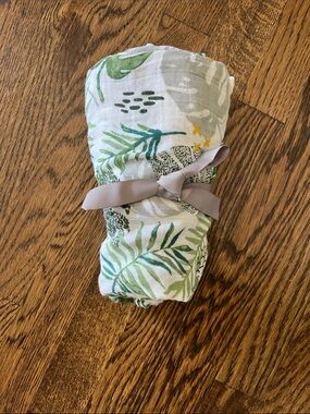 Bebe au Lait Botanical Muslin Swaddle Blanket - Green & Yellow